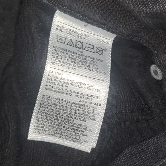 OLD NAVY Distressed Jean Shorts - Picture 5 of 6